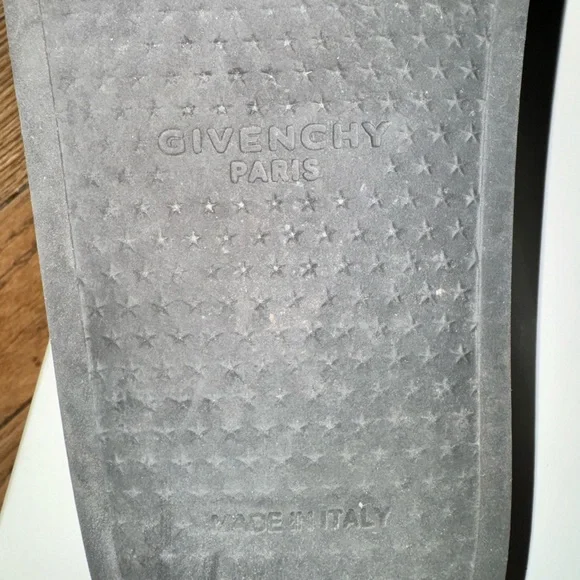 GIVENCHY Slides - Picture 3 of 10
